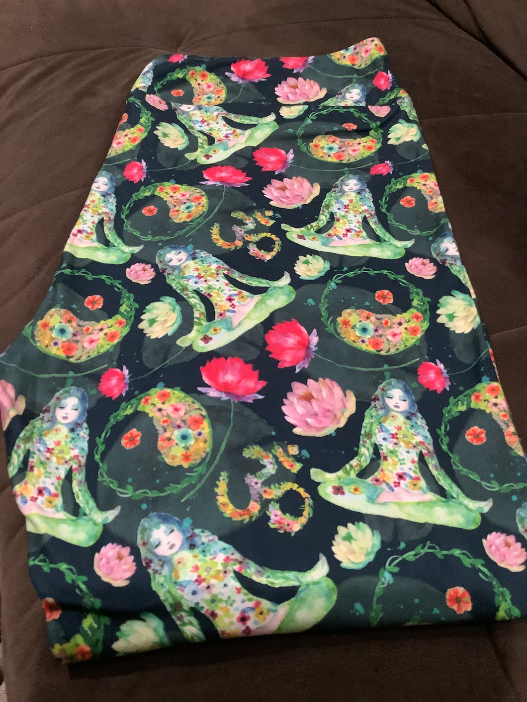 QN 01 Liquidation: Queen Size Custom Legging