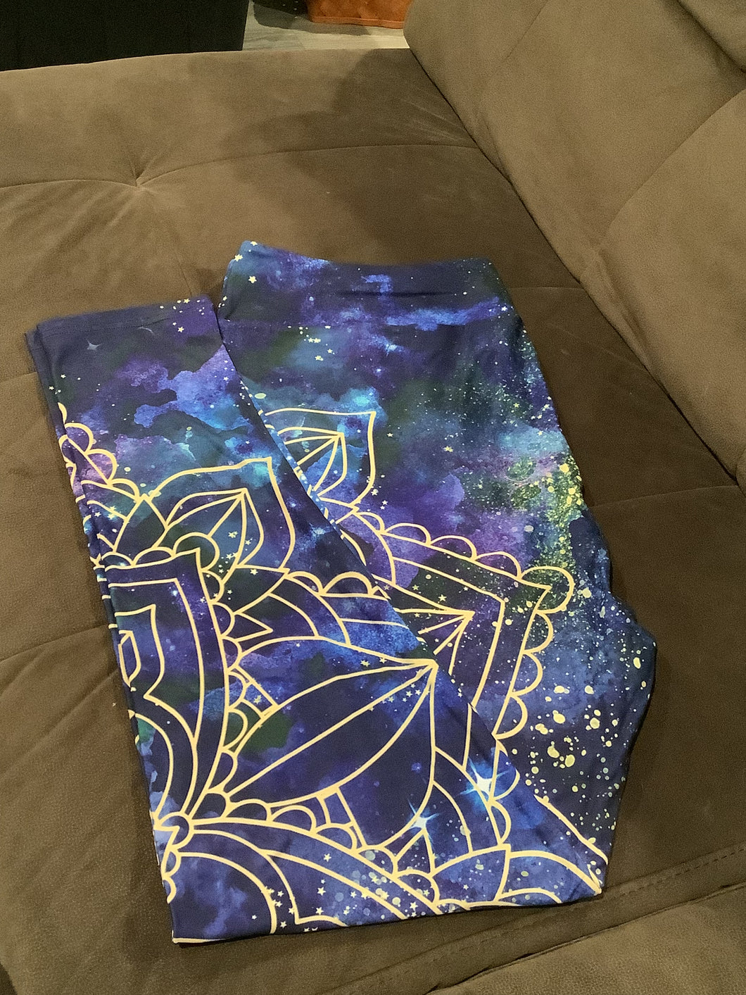 QN 26 Liquidation: Queen Size Custom Legging