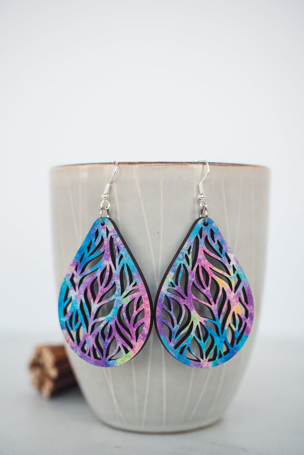 Mermaid Vibes Leaf Cutout Teardrop Dangle Earrings*