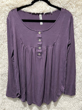 Load image into Gallery viewer, 5 Button Long Sleeve Pleated Top
